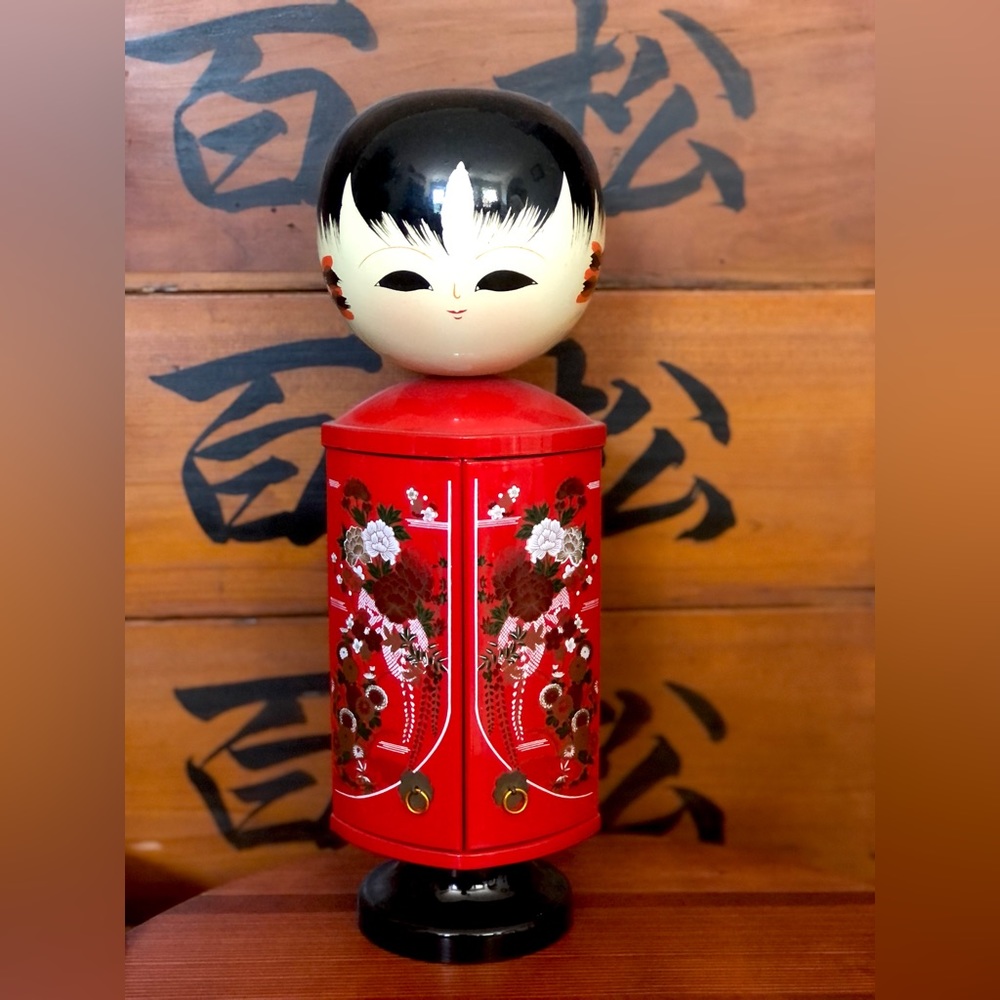 RARE Urushi red Lacquered Kokeshi Doll by Kusuyama title " Sights”
